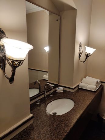 Imagen de la habitación del Hotel Chanakya BNR. Foto 2