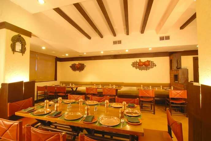Imagen del bar/restaurante del Hotel Chanakya, Patna. Foto 20