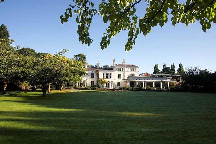 Imagen de los exteriores del Hotel Chancellors & Conference. Foto 9