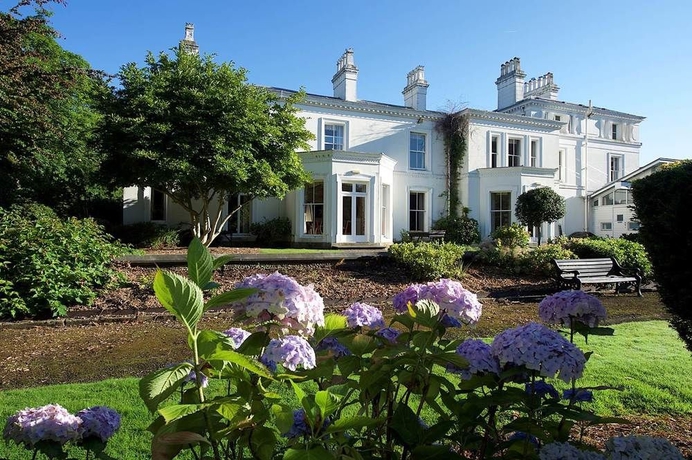 Imagen de los exteriores del Hotel Chancellors & Conference. Foto 10