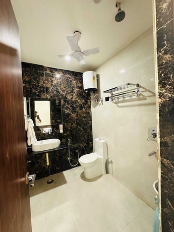 Imagen de la habitación del Hotel Chandan Palace. Foto 12