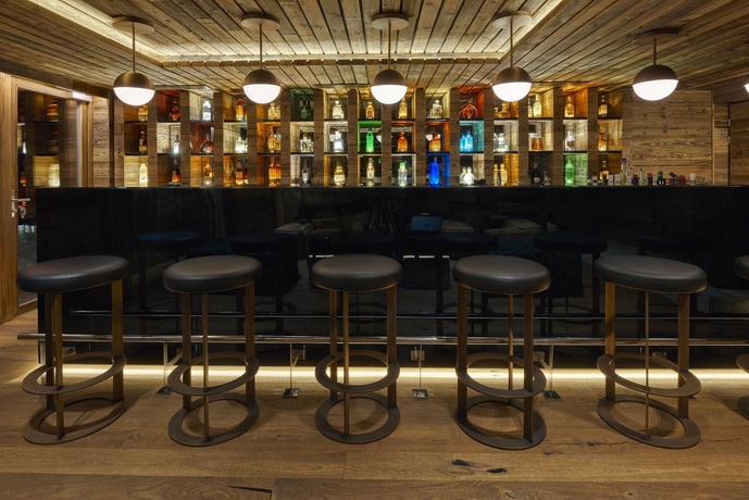 Imagen del bar/restaurante del Hotel Chandolin Boutique. Foto 11