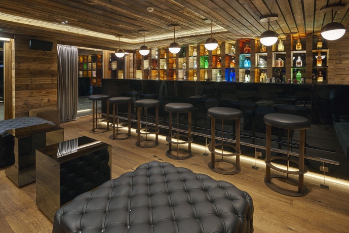 Imagen del bar/restaurante del Hotel Chandolin Boutique. Foto 12