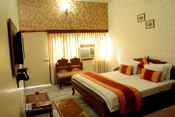 Imagen de la habitación del Hotel Chandrawati Palace. Foto 2