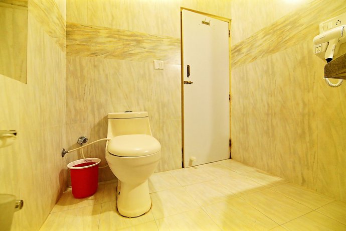 Imagen de la habitación del Hotel Chandrawati Palace. Foto 7