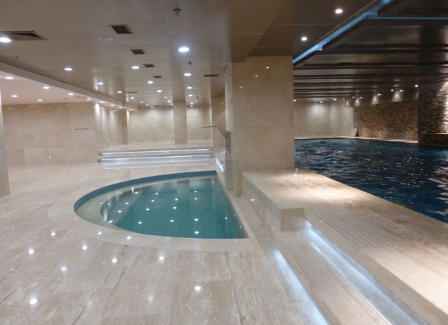 Imagen de la piscina del Hotel Changchun Ramada. Foto 18