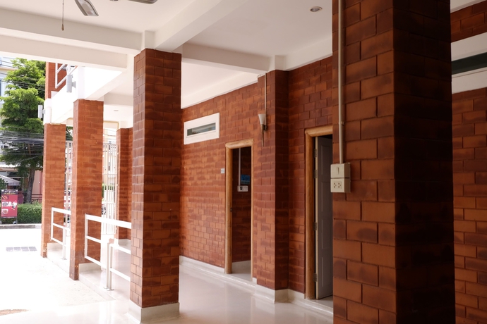 Imagen de los exteriores del Hotel Changsova. Foto 13