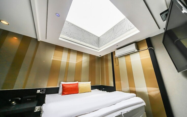 Imagen de la habitación del Hotel Changwon Myeongseodong V. Foto 14