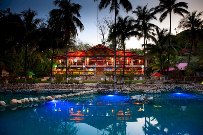 Imagen de la piscina del Hotel Chan-kah Resort Village. Foto 7