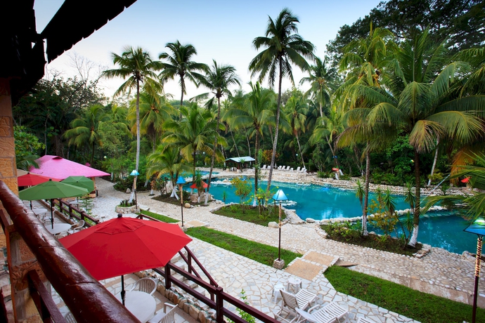 Imagen de la piscina del Hotel Chan-kah Resort Village. Foto 8