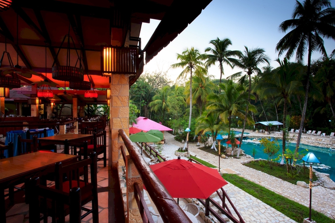 Imagen de la piscina del Hotel Chan-kah Resort Village. Foto 9