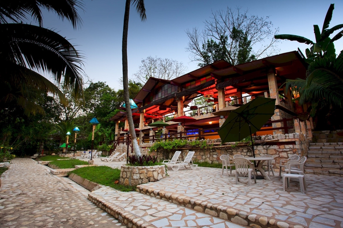 Imagen de los exteriores del Hotel Chan-kah Resort Village. Foto 3