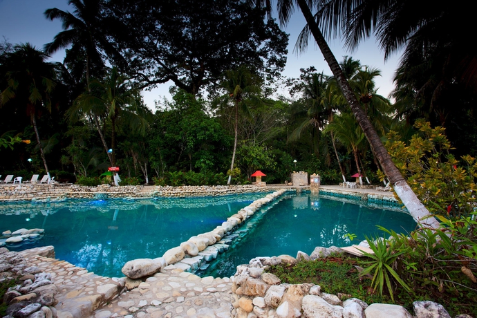 Imagen de la piscina del Hotel Chan-kah Resort Village. Foto 12