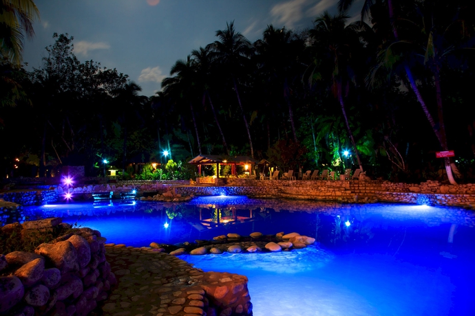 Imagen de la piscina del Hotel Chan-kah Resort Village. Foto 13