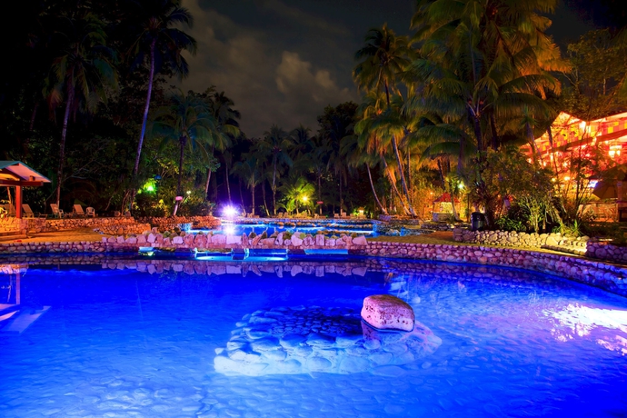 Imagen de la piscina del Hotel Chan-kah Resort Village. Foto 14