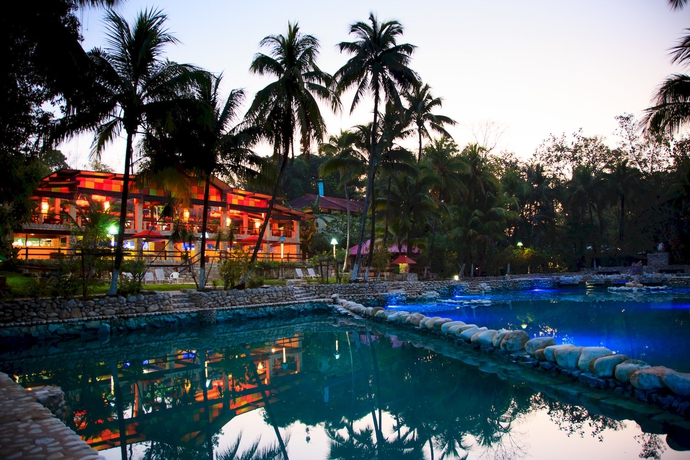 Imagen de la piscina del Hotel Chan-kah Resort Village. Foto 16