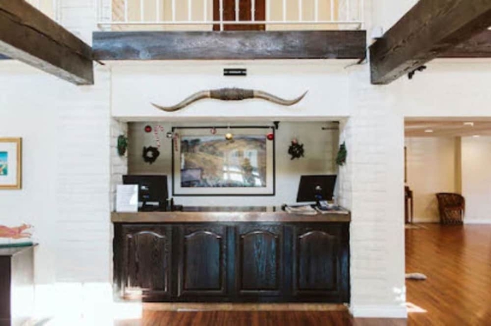 Imagen de los interiores del Hotel Channel Islands Inn. Foto 17