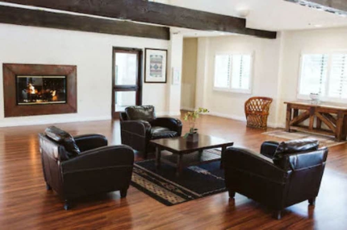 Imagen de los interiores del Hotel Channel Islands Inn. Foto 18