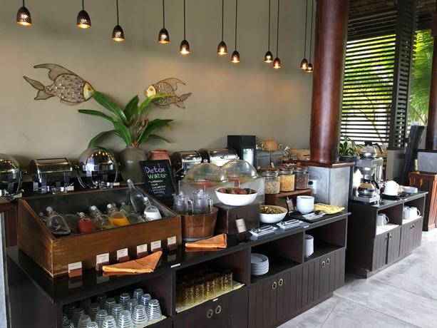 Imagen del bar/restaurante del Hotel Chantaramas Resort. Foto 3