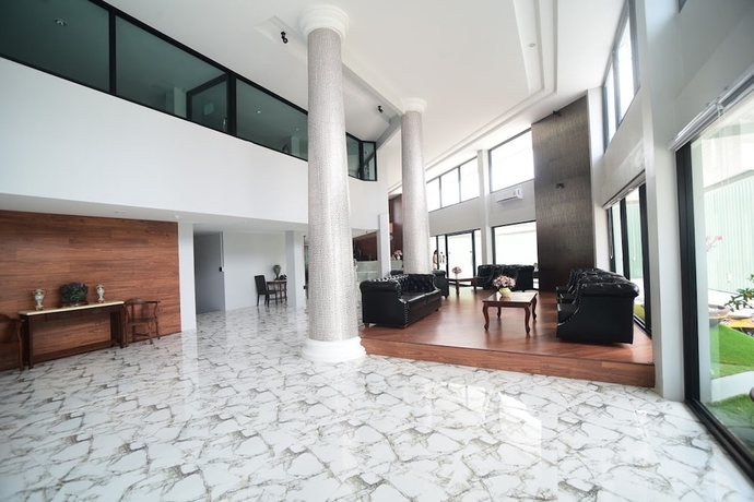 Imagen de los interiores del Hotel Chanthaburi Center. Foto 15