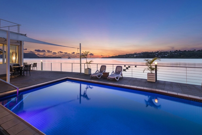 Imagen de la piscina del Hotel Chantillys On The Bay. Foto 18