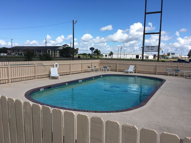 Imagen de la piscina del Hotel Chaparral Motel. Foto 18