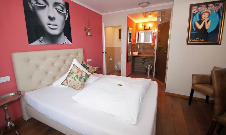 Imagen de la habitación del Hotel Chapeau Noir. Foto 3