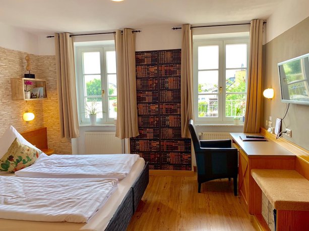 Imagen de la habitación del Hotel Chapeau Noir. Foto 13