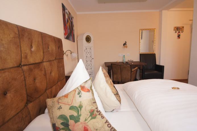 Imagen de la habitación del Hotel Chapeau Noir. Foto 16