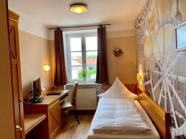 Imagen de la habitación del Hotel Chapeau Noir. Foto 19