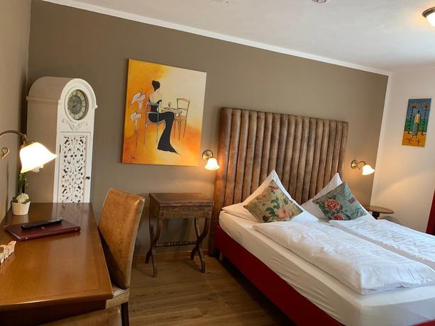 Imagen de la habitación del Hotel Chapeau Noir. Foto 20