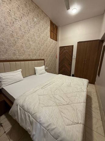 Imagen de la habitación del Hotel Char Dham Palace. Foto 10