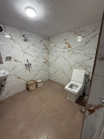 Imagen de la habitación del Hotel Char Dham Palace. Foto 12