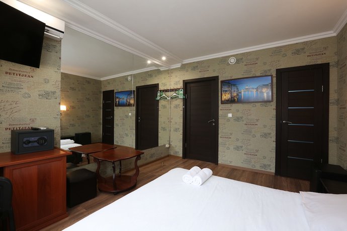 Imagen de la habitación del Hotel Char. Foto 4
