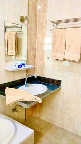 Imagen general del Hotel Charbel. Foto 8