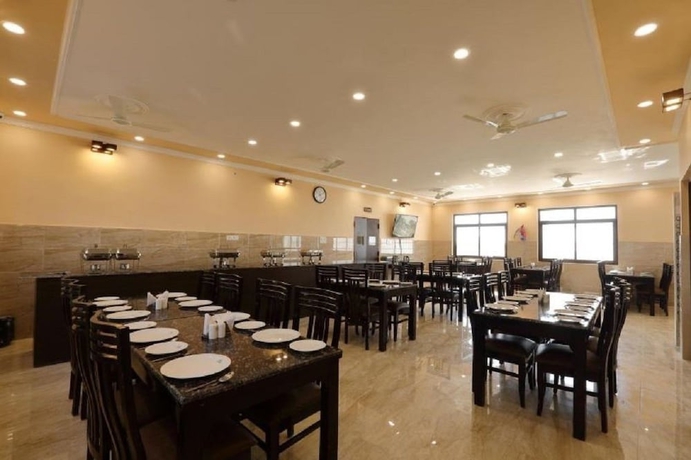 Imagen del bar/restaurante del Hotel Charekh Food and Forest Resort. Foto 4