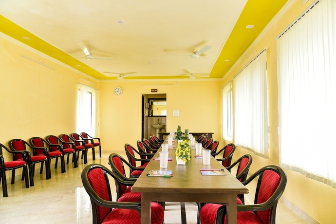 Imagen de los interiores del Hotel Charekh Food and Forest Resort. Foto 18