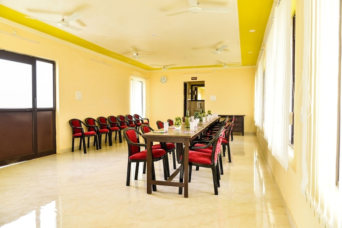 Imagen de los interiores del Hotel Charekh Food and Forest Resort. Foto 19