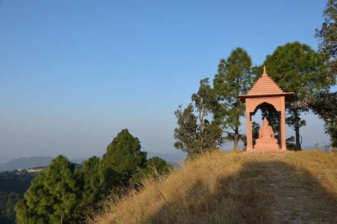 Imagen de los exteriores del Hotel Charekh Food and Forest Resort. Foto 17