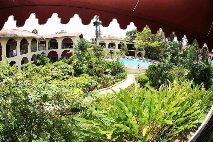 Imagen de los exteriores del Hotel Charela Inn. Foto 5