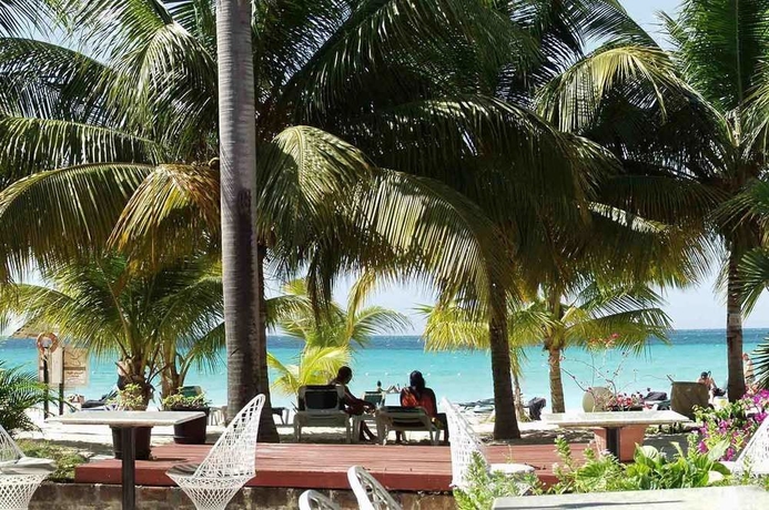 Imagen de los exteriores del Hotel Charela Inn. Foto 6