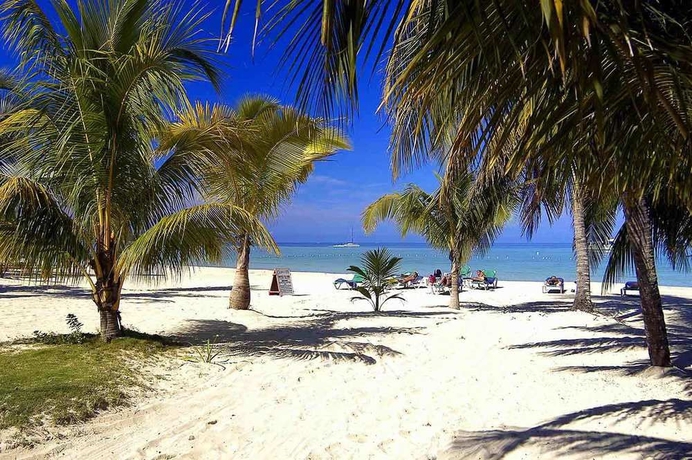 Imagen de los exteriores del Hotel Charela Inn. Foto 10