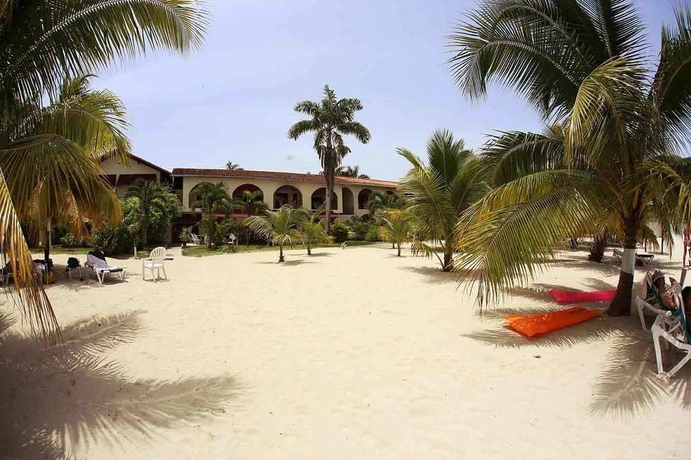Imagen de los exteriores del Hotel Charela Inn. Foto 11