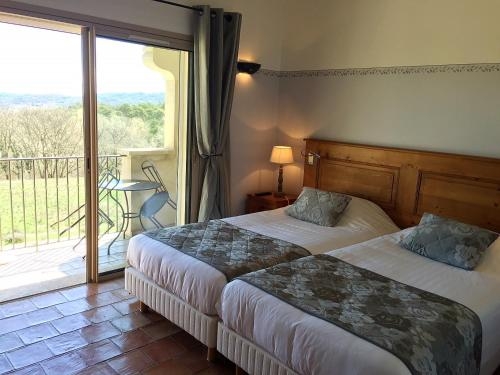 Imagen de la habitación del Hotel Charembeau. Foto 7
