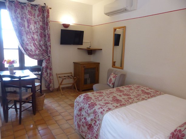 Imagen de la habitación del Hotel Charembeau. Foto 5