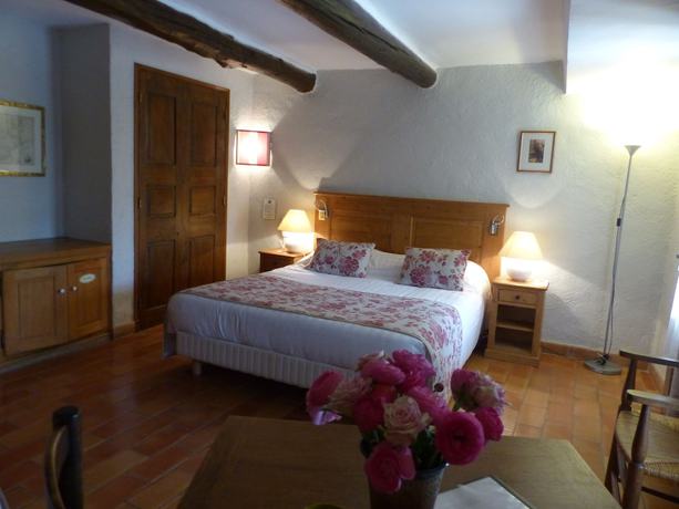 Imagen de la habitación del Hotel Charembeau. Foto 6