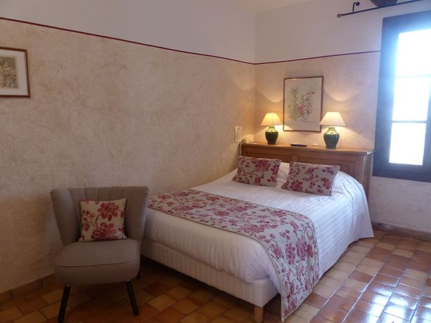 Imagen de la habitación del Hotel Charembeau. Foto 7