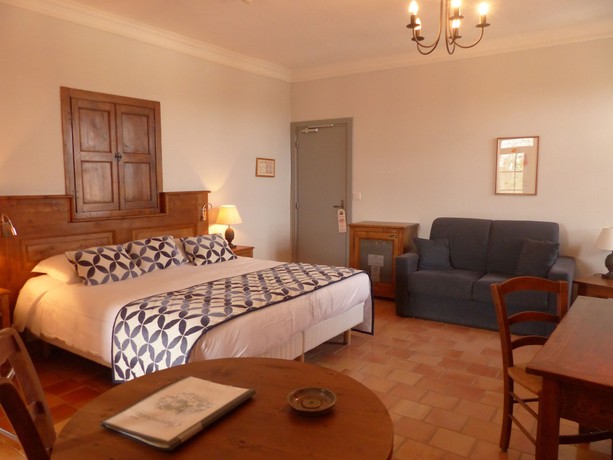 Imagen de la habitación del Hotel Charembeau. Foto 8