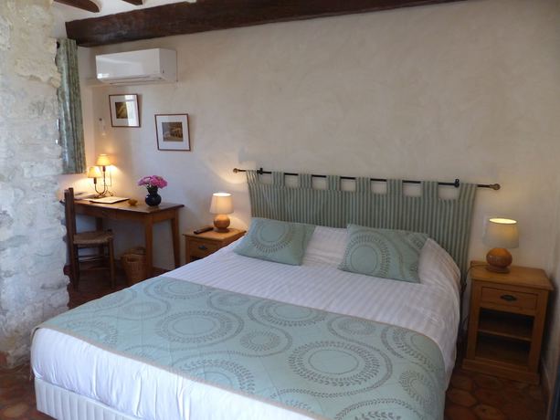 Imagen de la habitación del Hotel Charembeau. Foto 9