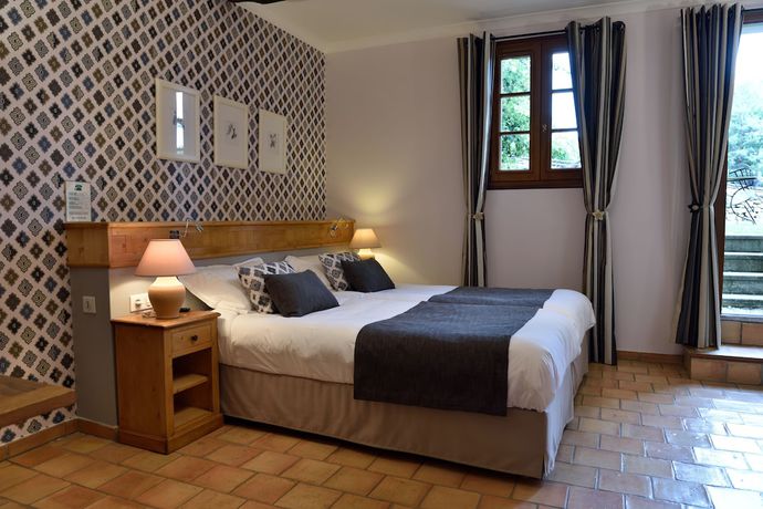 Imagen de la habitación del Hotel Charembeau. Foto 10